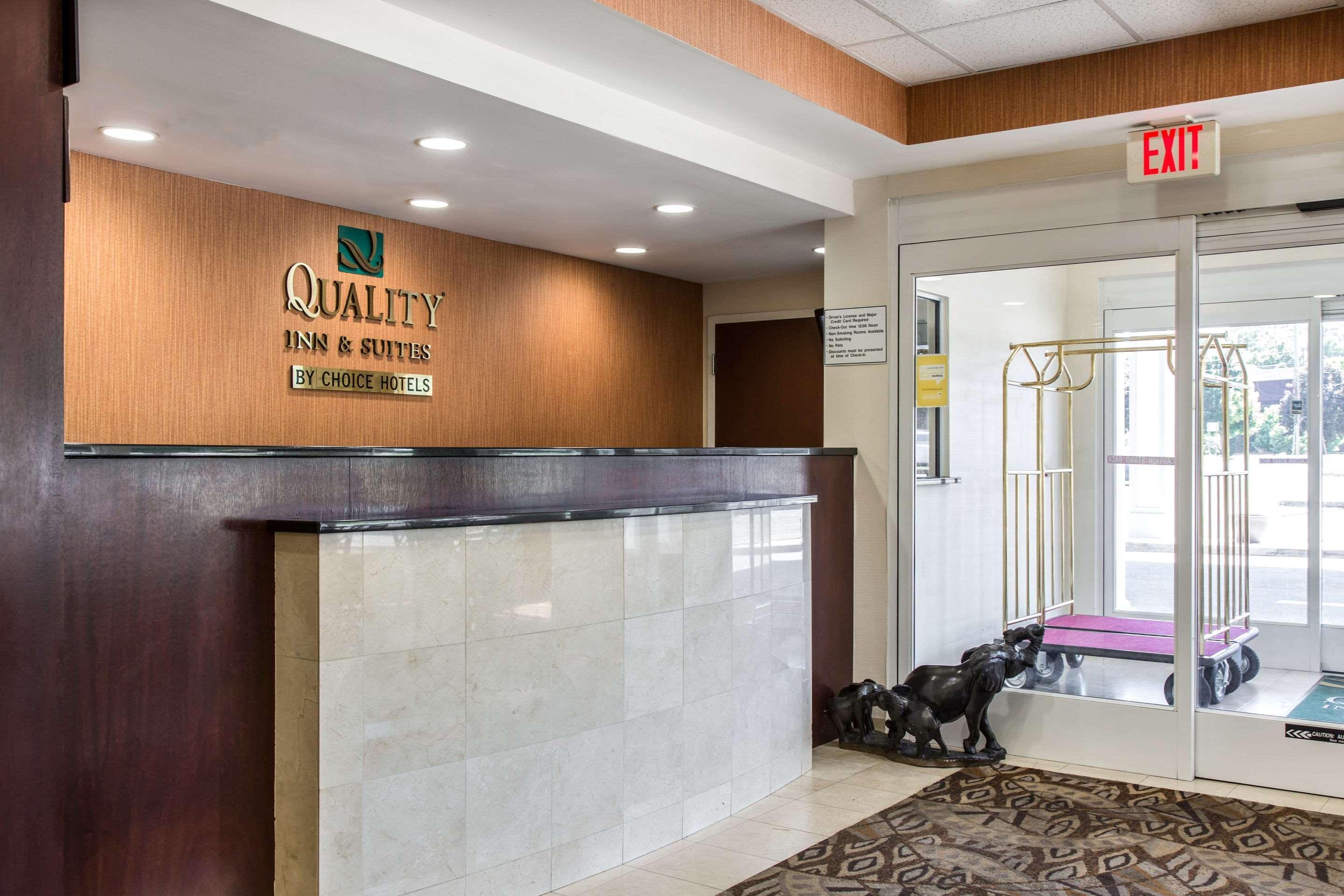 Quality Inn & Suites Danbury Near University Ngoại thất bức ảnh